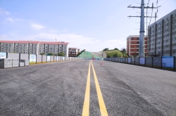 托子沖南路主幅路通車，新學校旁拉通了一條便民路